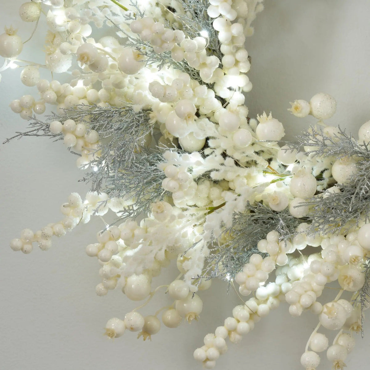 Yulemere Cream Glitter Berry White Christmas Wreath detail view 4