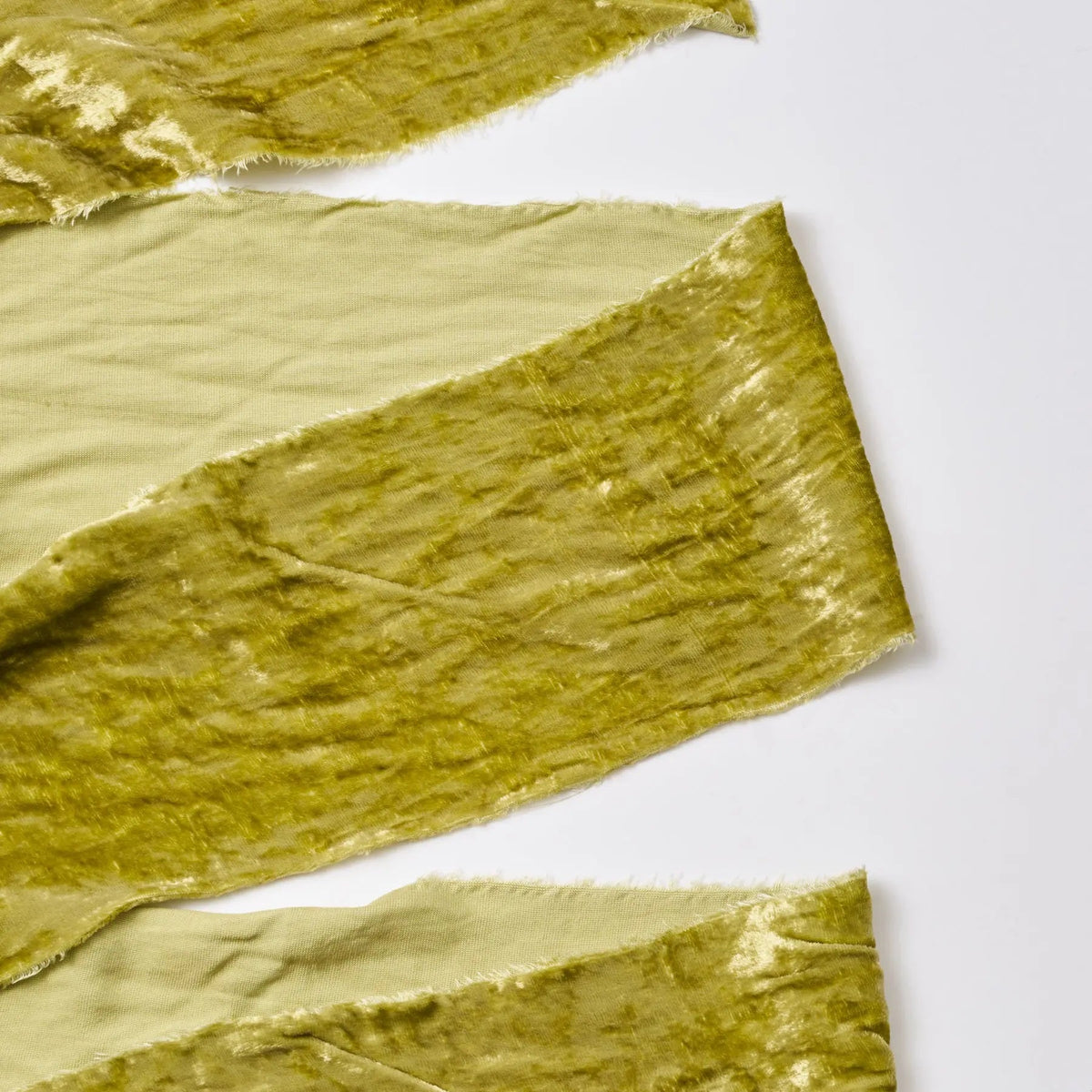 Yulemere Moss Green Raw Edge Frayed Wide Velvet Ribbon detail view 3