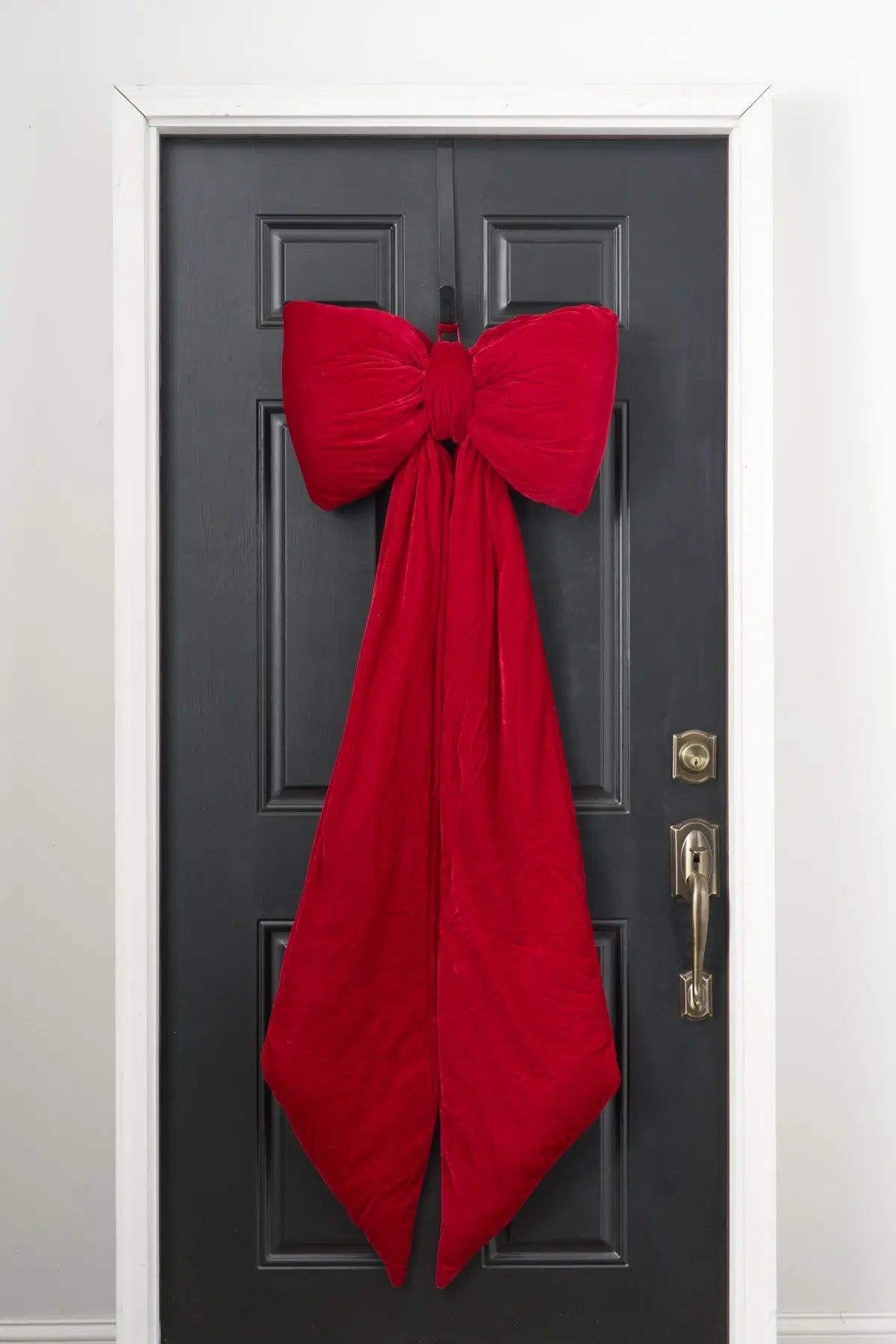 Yulemere Extra Large Red Velvet Puffed Pillow Christmas Bow detail view 5