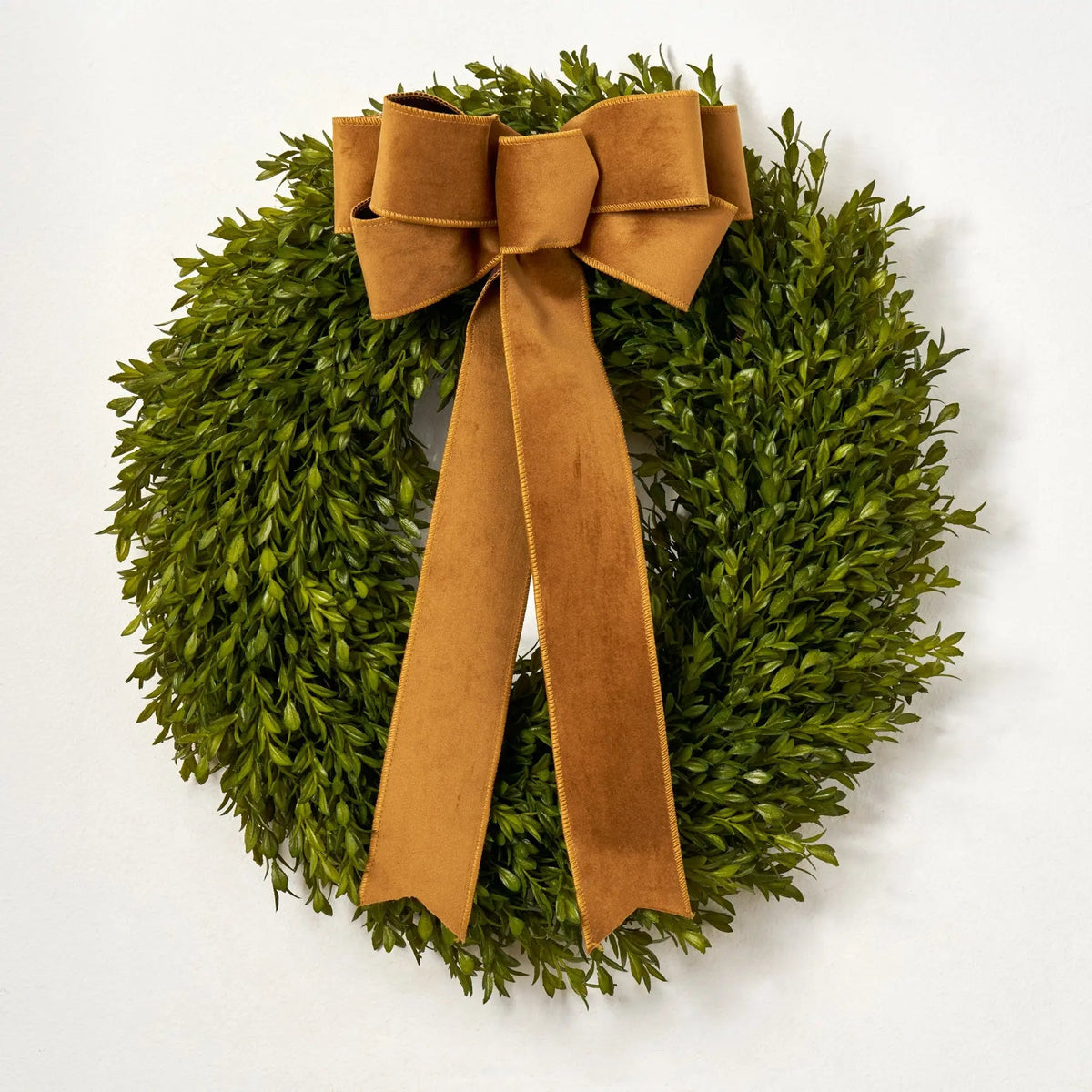 Yulemere Realistic English Boxwood Leaf Christmas Wreath 18 Inch overall view