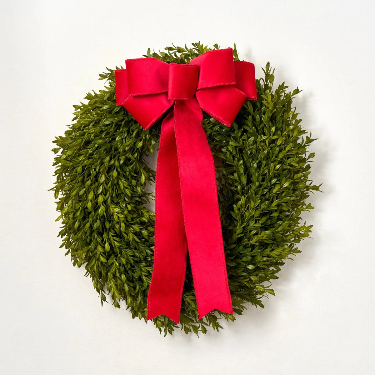 Yulemere Realistic English Boxwood Leaf Christmas Wreath 18 Inch detail view 3