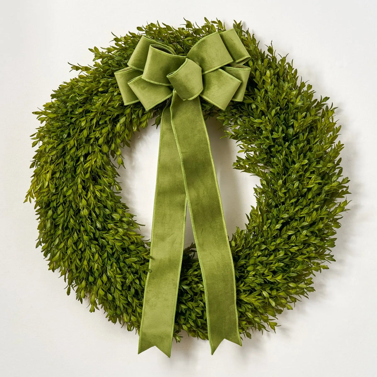 Yulemere Realistic English Boxwood Leaf Christmas Wreath 24 Inch detail view 4