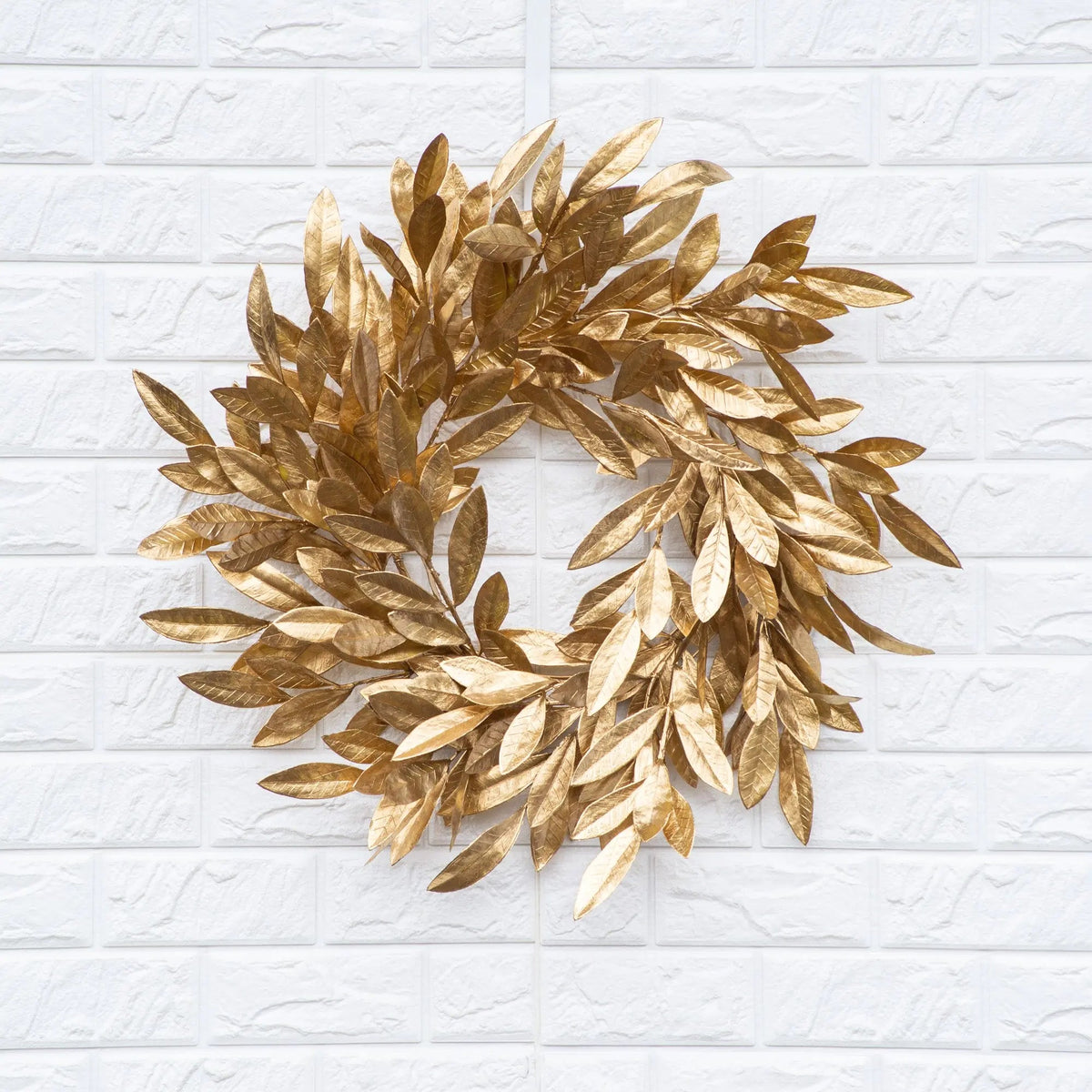 Yulemere Antiqued Gold Bay Leaf Christmas Wreath detail view 3