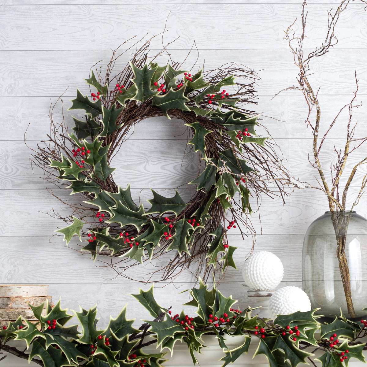 Yulemere Variegated Holly Berry Christmas Wreath detail view 3