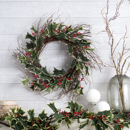 Yulemere Variegated Holly Berry Christmas Wreath detail view 3