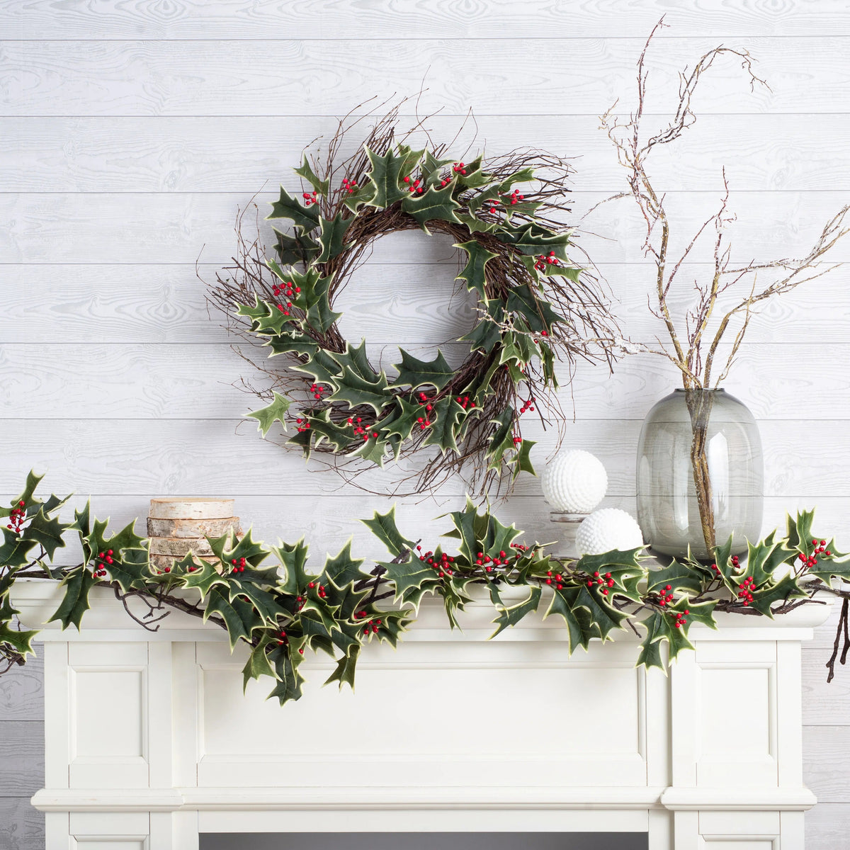 Yulemere Variegated Holly Berry Christmas Wreath detail view 4