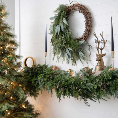 Yulemere Mixed Juniper Eucalyptus Christmas Wreath detail view 2