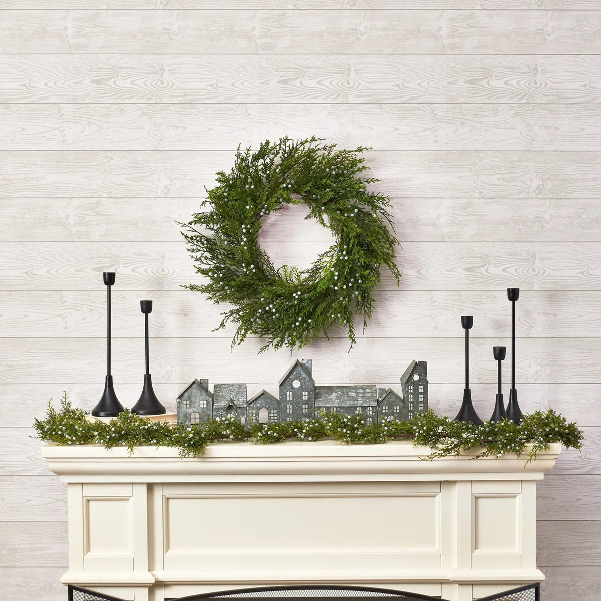 Yulemere Seeding Winter Juniper Berry Greenery Classic Christmas Wreath detail view 4