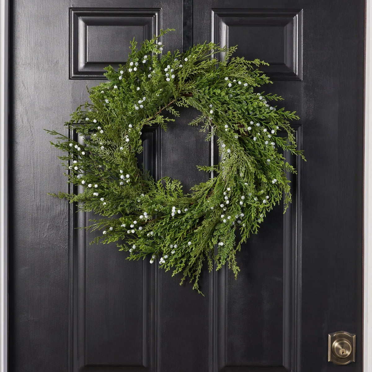 Yulemere Seeding Winter Juniper Berry Greenery Classic Christmas Wreath detail view 3