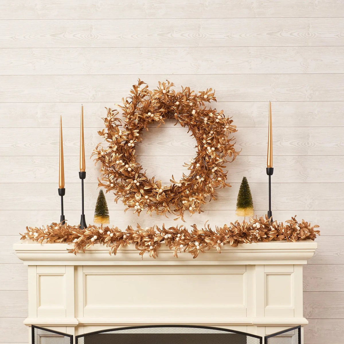 Yulemere Shiny Metallic Gold Boxwood and Pearl White Christmas Wreath overall view