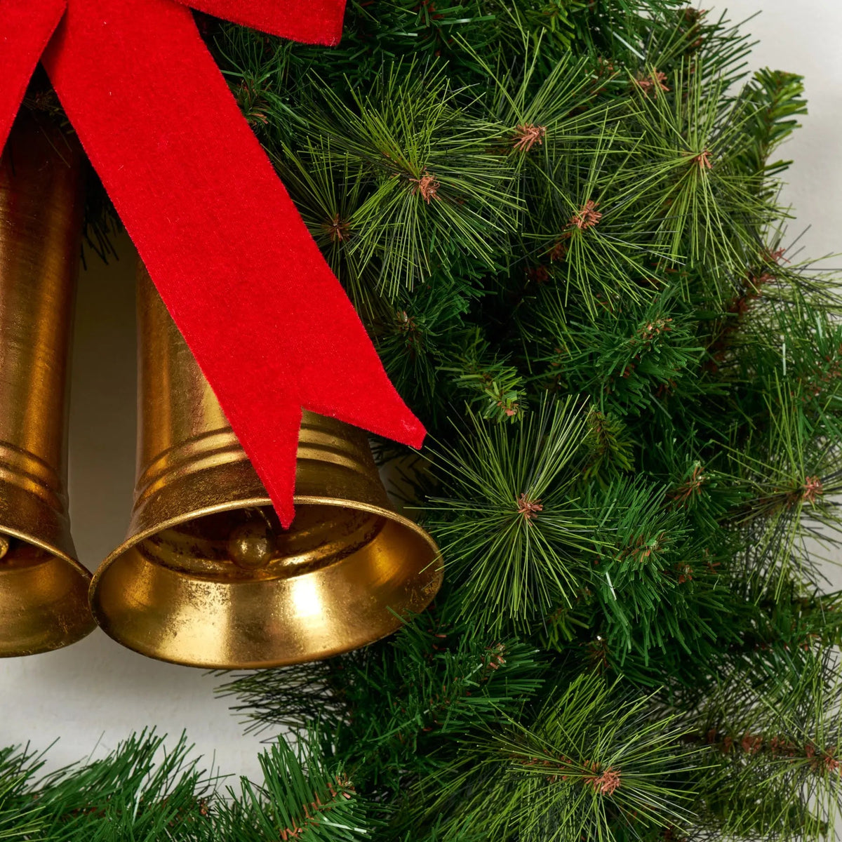 Yulemere Carol of the Bells Oversized Gold Carillon Christmas Wreath overall view