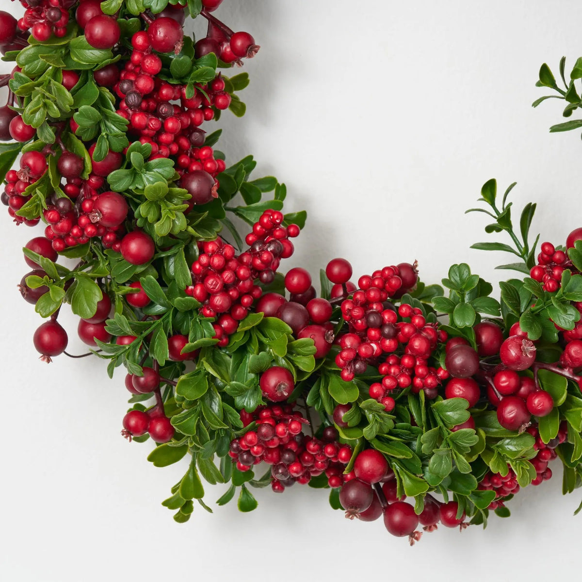 Yulemere Lifelike Green Boxwood and Mixed Red Berry Christmas Wreath overall view