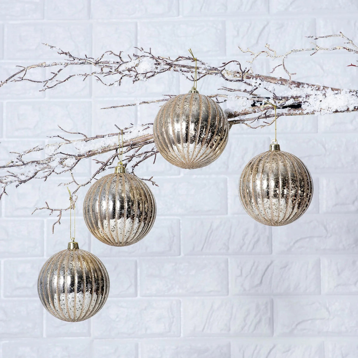 Yulemere champagne gold glitter mercury look ornament set overall view