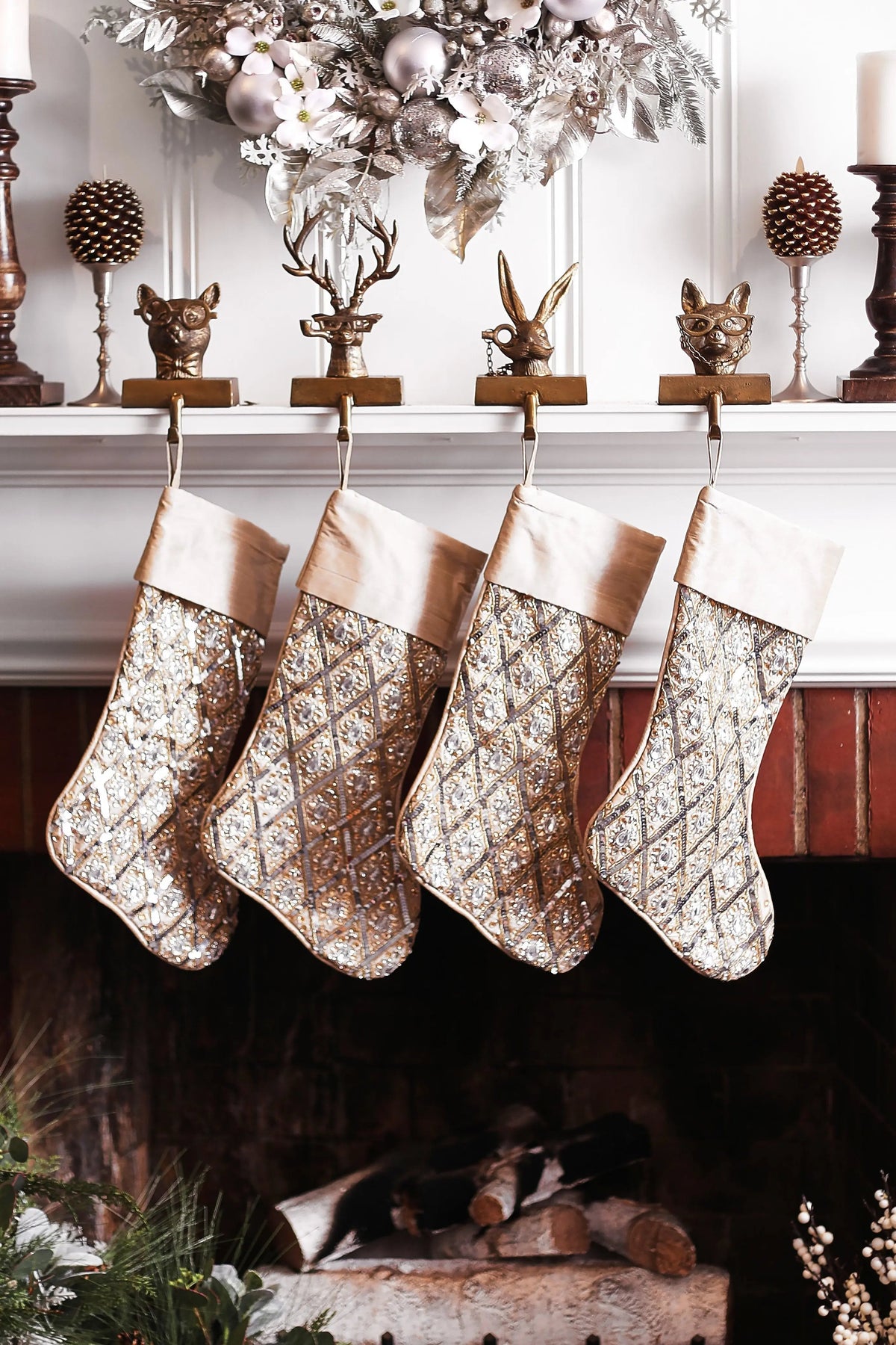 Yulemere Bronzed Aluminum Stocking Holders detail view 8