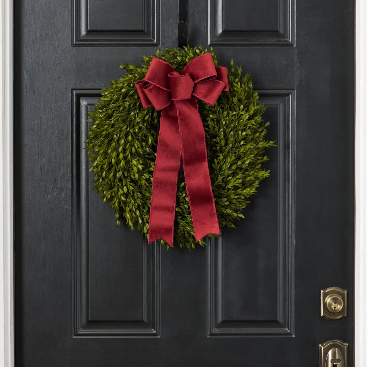Yulemere Realistic English Boxwood Leaf Christmas Wreath 18 Inch detail view 6