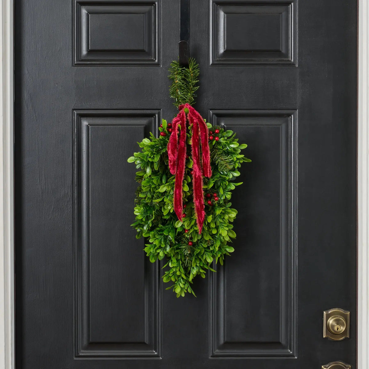 Yulemere Christmas Berry and Boxwood Hanging Mini Swag detail view 3