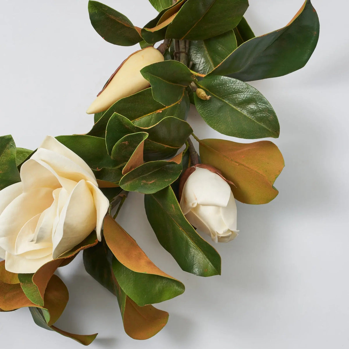 Yulemere Real Touch Magnolia Christmas Garland White detail view 2