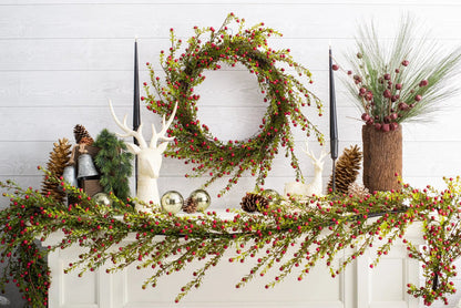 Yulemere Wild Cranberry and Leaf Mantle Table Runner Garland detail view 4
