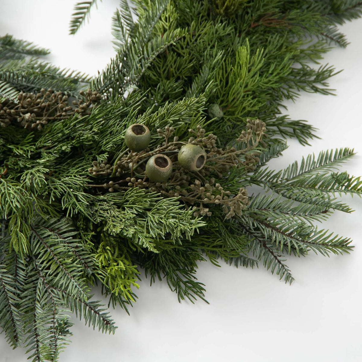 Yulemere Real Touch Mixed Juniper and Eucalyptus Christmas Garland detail view 2