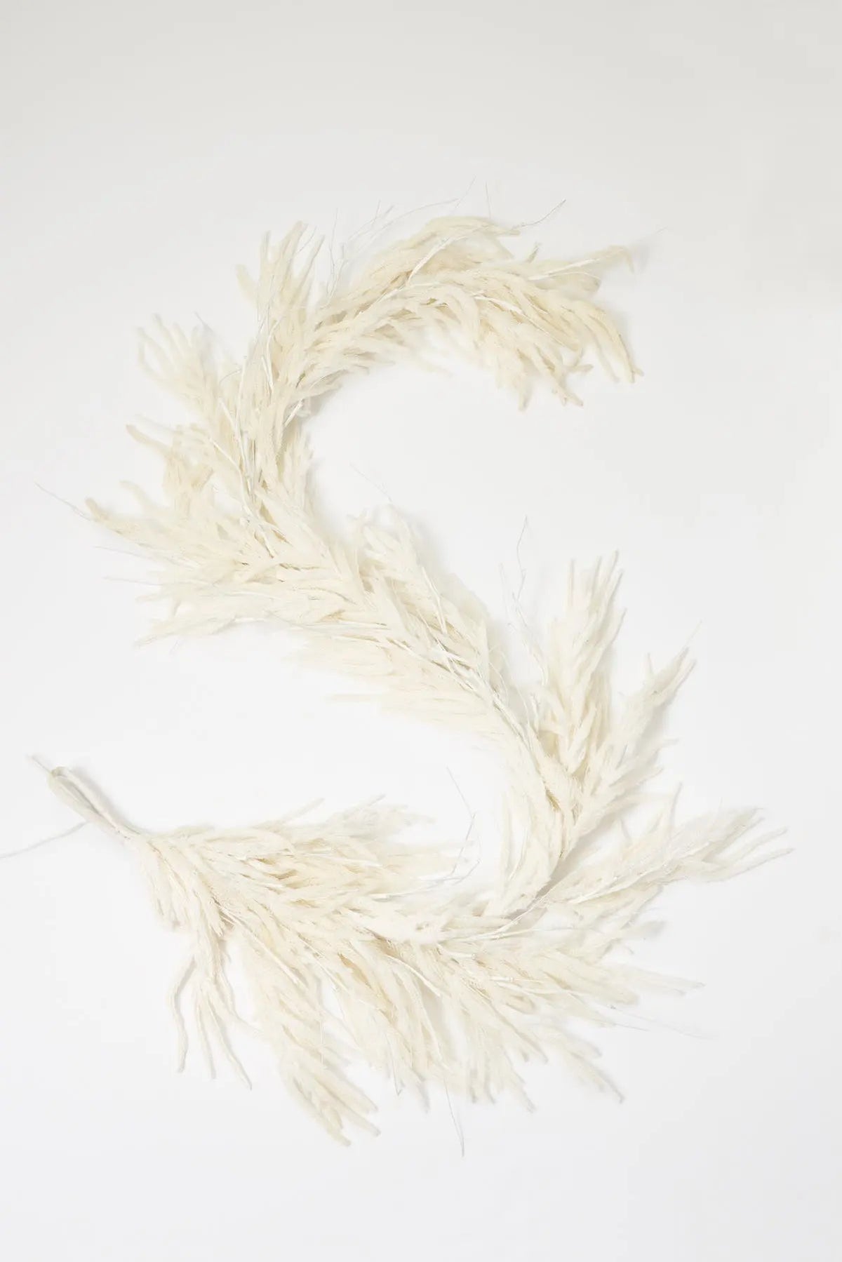 Yulemere pre lit Real Touch white Norfolk pine Christmas garland detail view 4