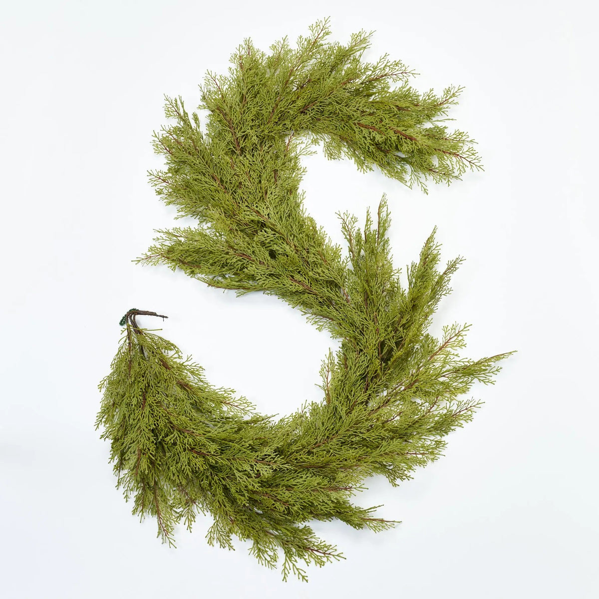 Yulemere Real Touch classic cedar Christmas garland detail view 3