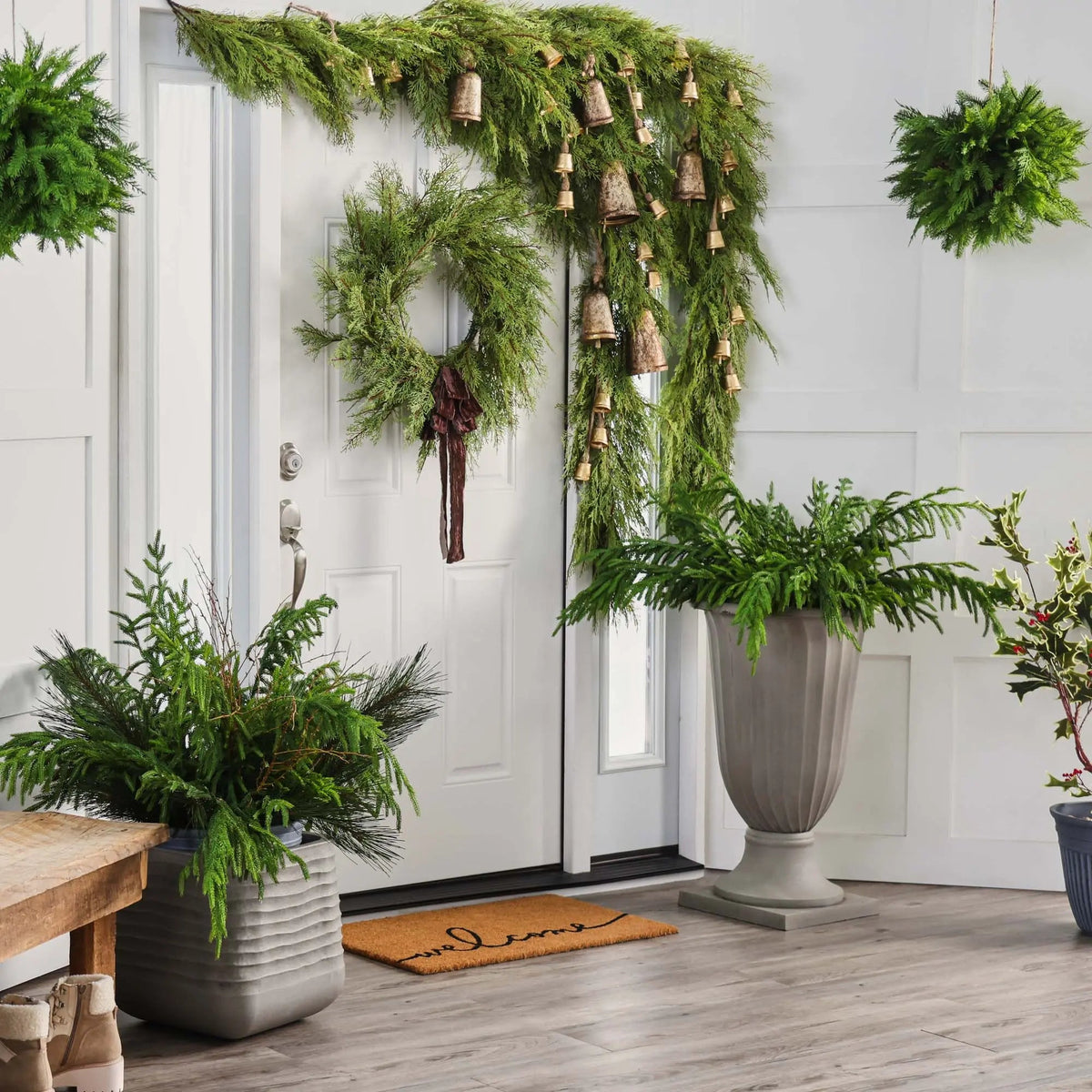 Yulemere Real Touch classic cedar Christmas garland detail view 4