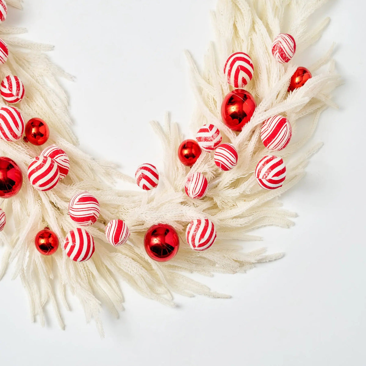Yulemere Real Touch White Norfolk Pine Christmas Garland White detail view 2