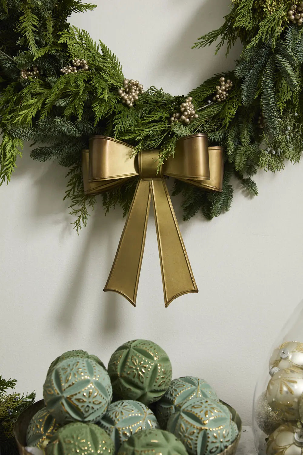 Yulemere Gold Metal Christmas Bow Hanging Decor detail view 4