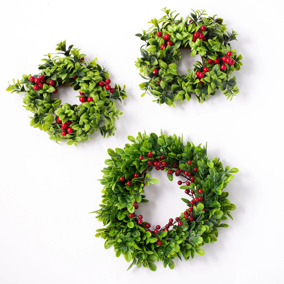 Yulemere Boxwood and Red Berry Mini Wreath Candle Ring overall view