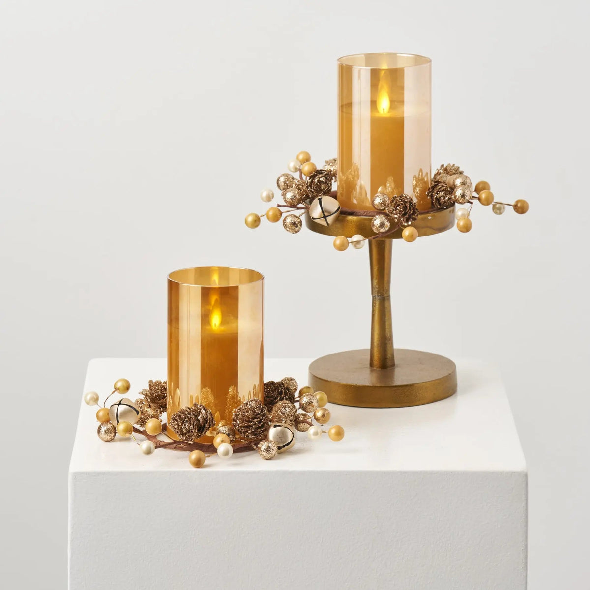Yulemere Mini Christmas Glitter Pinecone and Champagne Wreath overall view